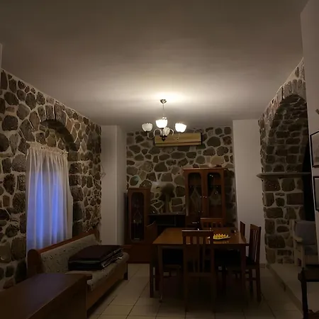 Despoinas Stone House In 크라니디